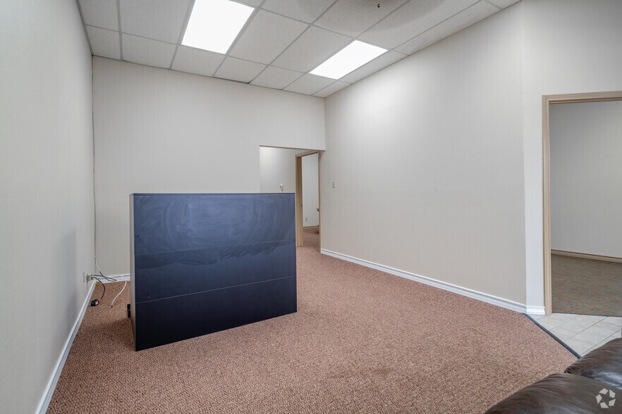 More Photos Of 1400-1460 Sidney Baker St, Kerrville Office For Lease