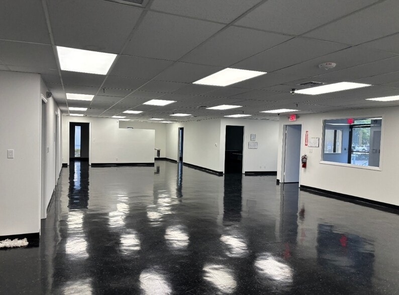More Photos Of 6682 NW 16th Ter, Fort Lauderdale Warehouse For Lease