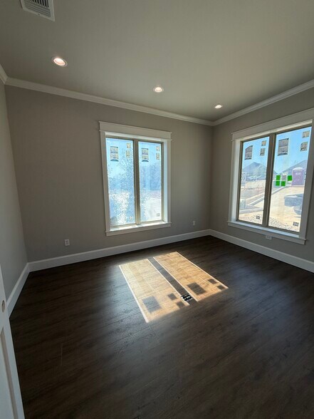 More Photos Of 7196 Crosswater Ave, Tyler Office For Lease