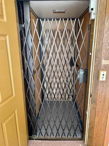 More Photos Of 212 N College Ave, Clarksville Religious Facility For Sale