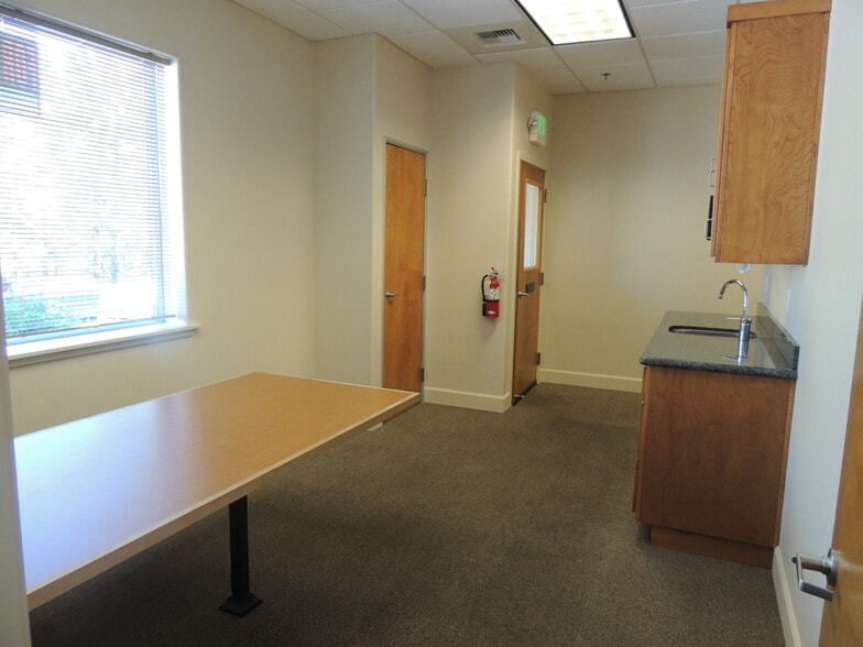 More Photos Of 143 Spring Hill Dr, Grass Valley Office For Lease