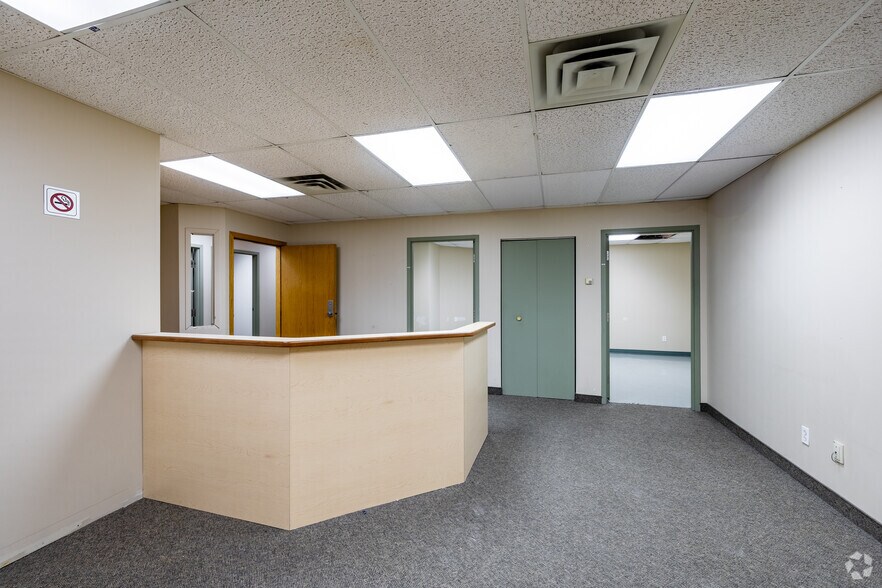 More Photos Of 800 Boul Chomedey, Laval Medical For Lease
