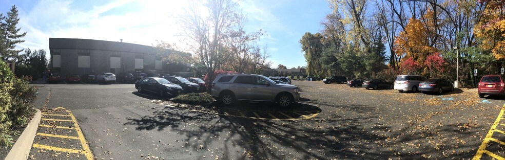 More Photos Of 1132 Spruce Dr, Mountainside Medical For Lease