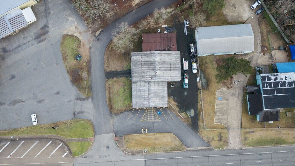 More Photos Of 2216 N Timberland Dr, Lufkin Industrial For Lease