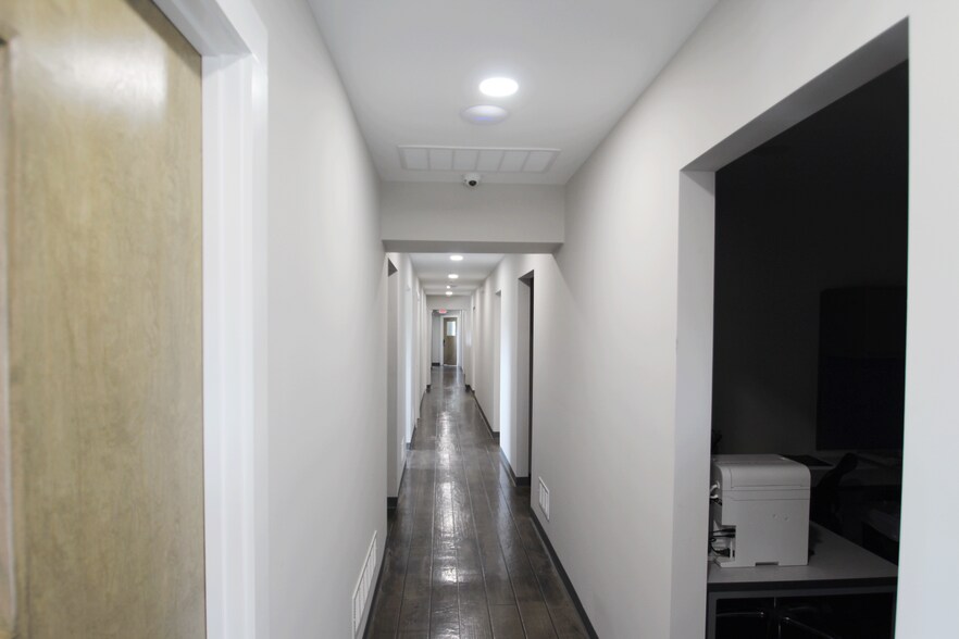 More Photos Of 5960 Center Rd, Valley City Truck Terminal For Sale