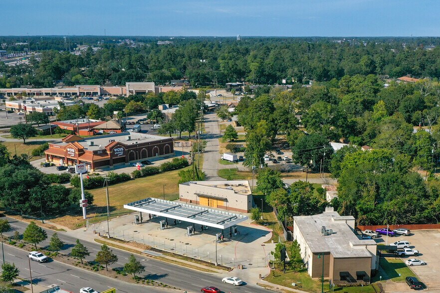 More Photos Of 904 W Davis St, Conroe Freestanding For Sale