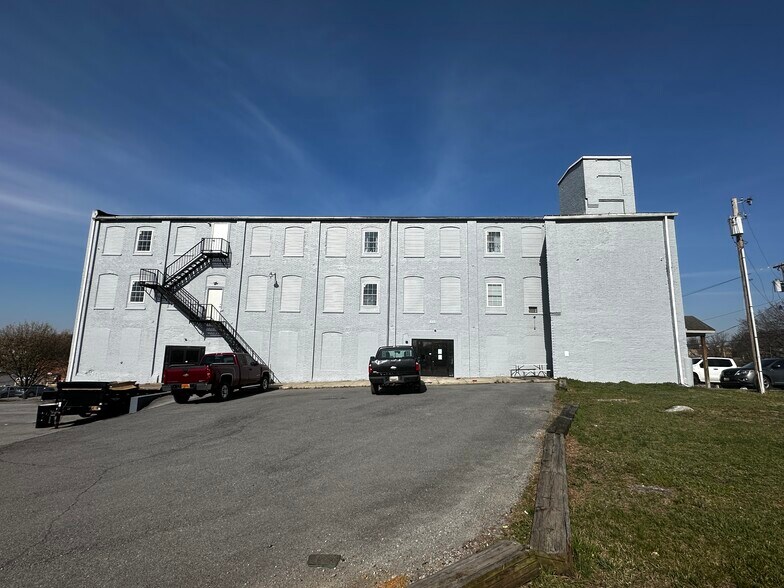 More Photos Of 133 S Burhans Blvd, Hagerstown Warehouse For Sale