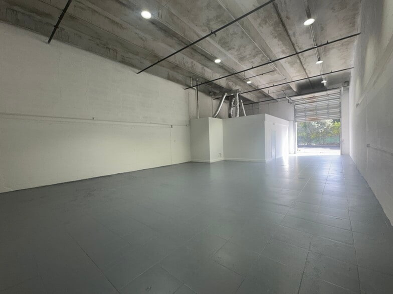 More Photos Of 9450 NW 58th St, Miami Warehouse For Lease