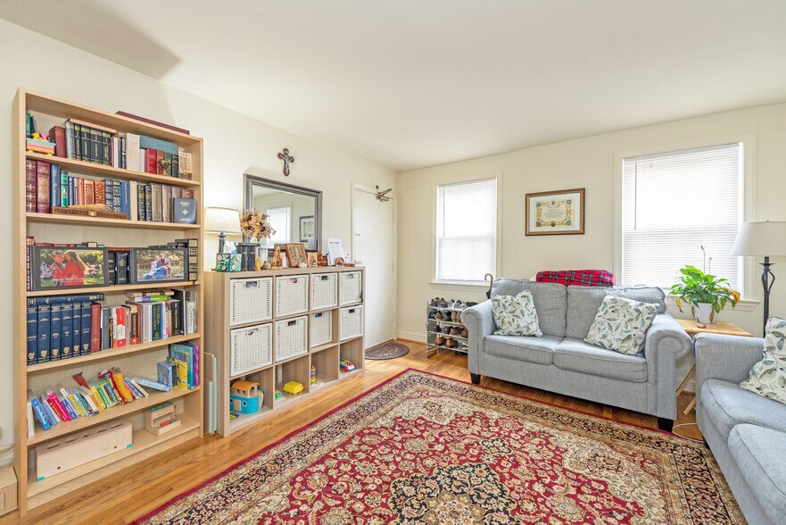 More Photos Of 7806-7820 Tilbury St, Bethesda Apartments For Sale