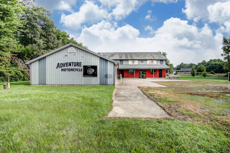 More Photos Of 20660 W Bowling Green Road, Weston Auto Repair For Lease