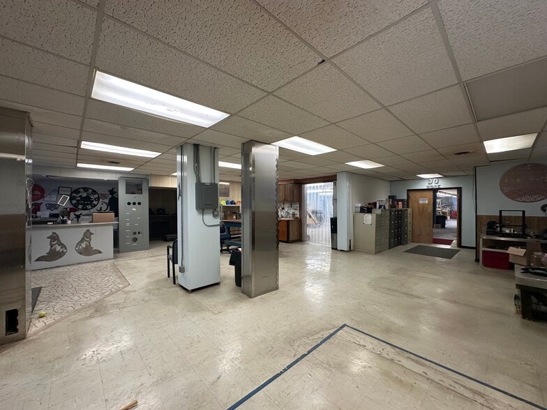 More Photos Of 1035-1037 Montgomery St S, Syracuse Light Manufacturing For Sale