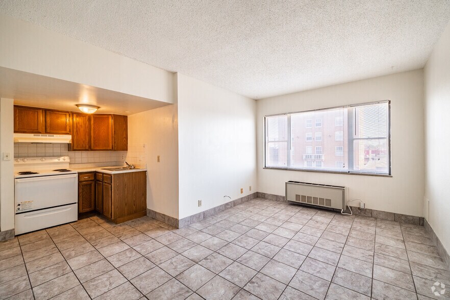 More Photos Of 17 E 2nd Ave, Hutchinson Apartments For Lease