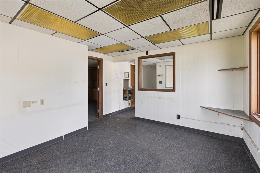 More Photos Of 211 Lee St, Saginaw Manufacturing For Sale