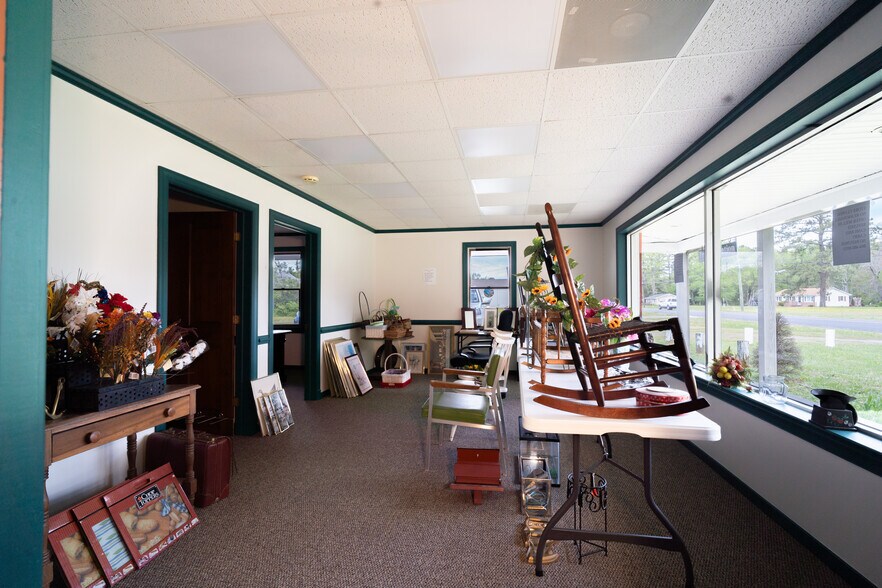 More Photos Of 220 Chesapeake Dr, White Stone Office For Sale