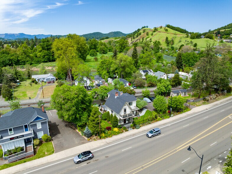 More Photos Of 236 SE Stephens St, Roseburg Hospitality For Sale