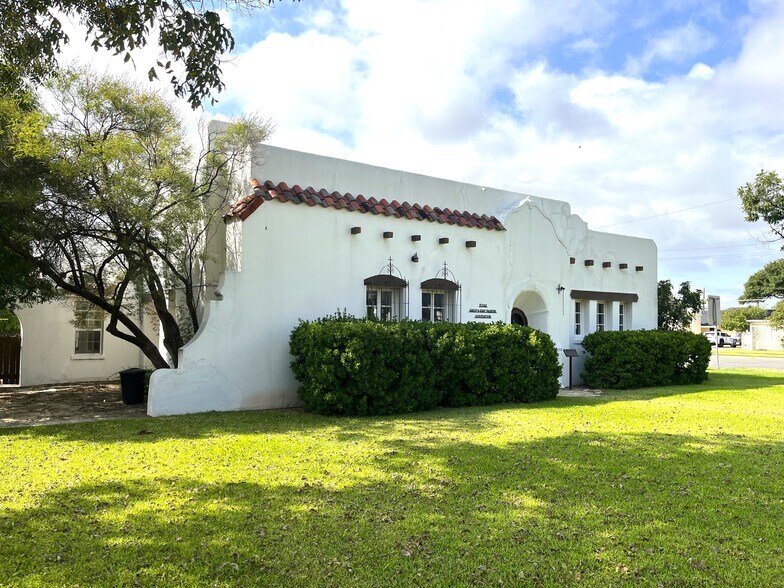 More Photos Of 233 W Twohig Ave, San Angelo Office For Sale