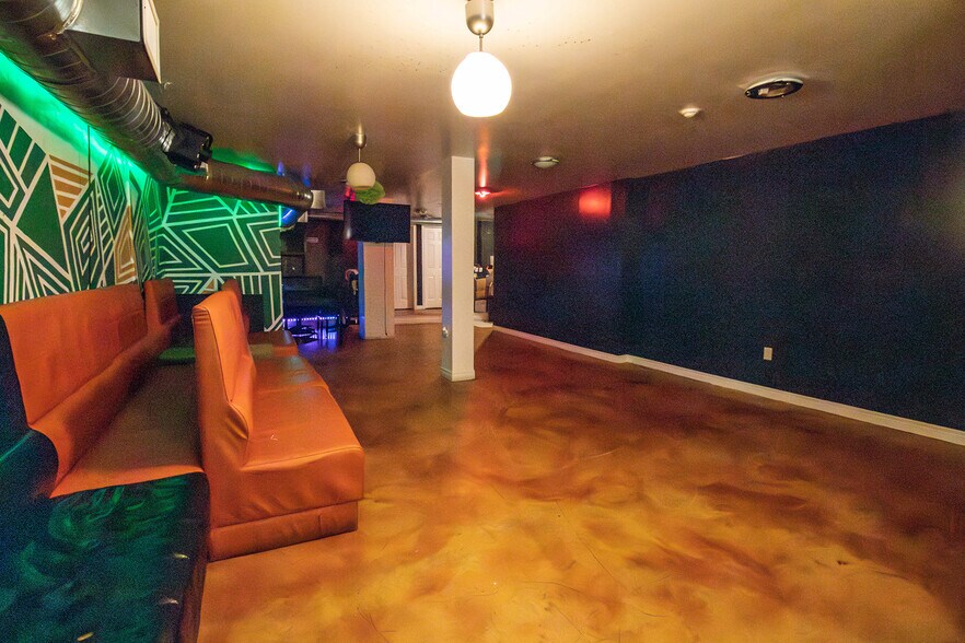 More Photos Of 108 St Paul St E, St Catharines Storefront Retail Office For Lease