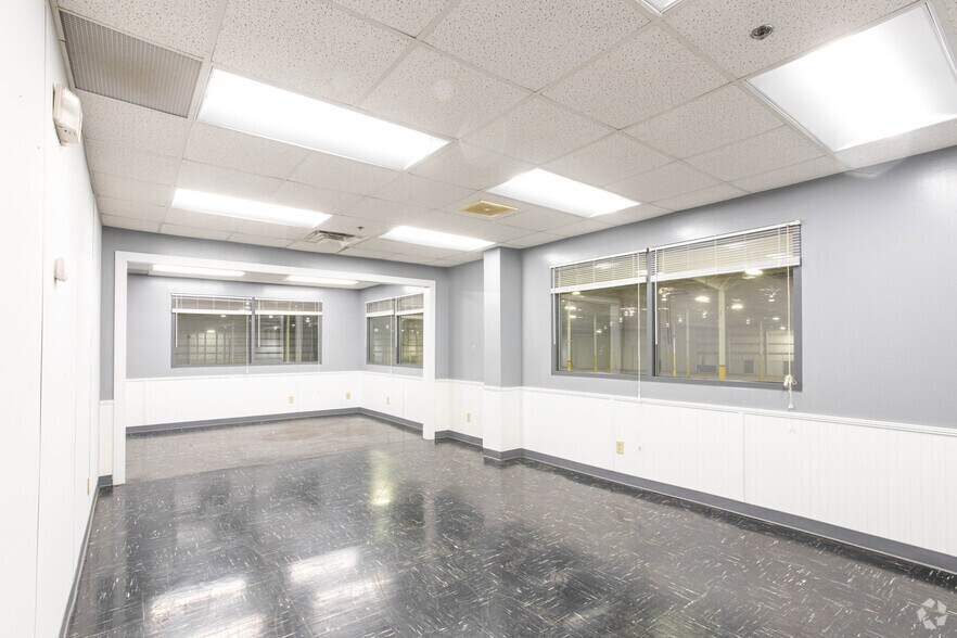 More Photos Of 120 Williamette Ln, Bowling Green Warehouse For Lease