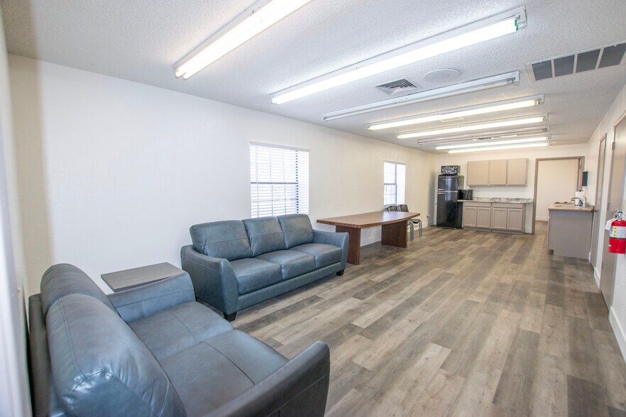 More Photos Of 519 W Western Ave, Avondale General Retail For Sale