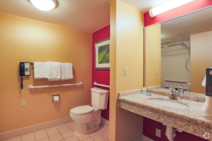 More Photos Of 2 Convention Center Dr, Altoona Hotel For Sale