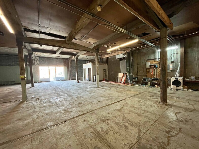 More Photos Of 1813 3rd Ave S, Birmingham Flex For Sale