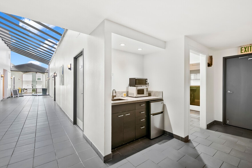 More Photos Of 2121 5th Ave, San Diego Office For Lease