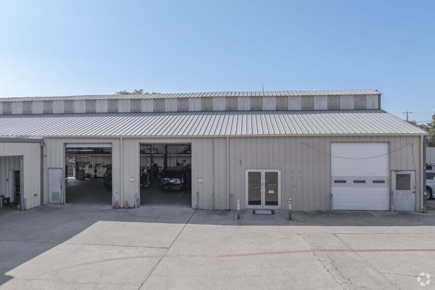More Photos Of 2108 N Beach St, Haltom City Auto Repair For Sale