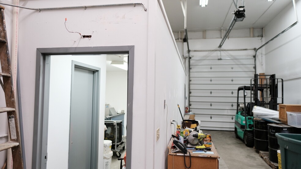 More Photos Of 130 Lenox Ave, Stamford Warehouse For Sale