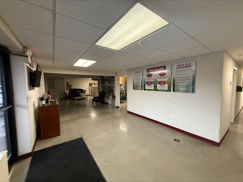 More Photos Of 4604 Mill Branch Ln, Knoxville Storefront Retail Office For Sale