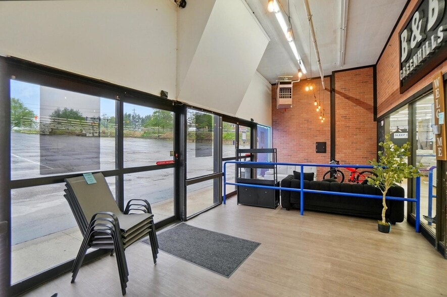 More Photos Of 50 Eswin St, Cincinnati Freestanding For Sale