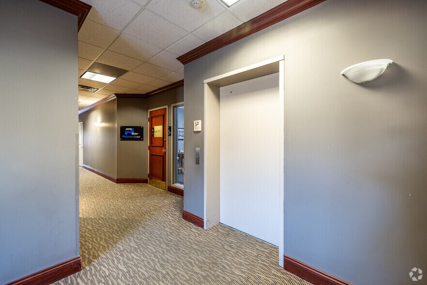 More Photos Of 11620 Arbor St, Omaha Office For Lease