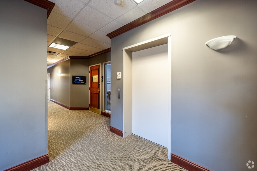 More Photos Of 11620 Arbor St, Omaha Office For Lease