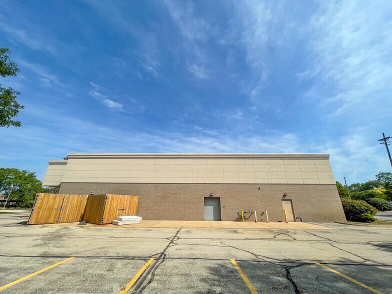 More Photos Of 1201 E State St, Rockford General Retail For Sale