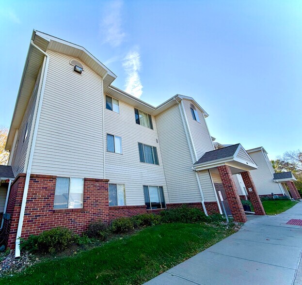 More Photos Of 904-908 Kasper St, Bellevue Multifamily For Sale