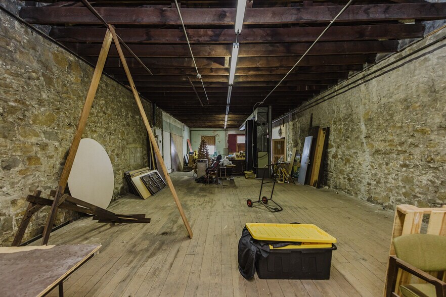 More Photos Of 830 N Kansas Ave, Topeka Bar For Sale