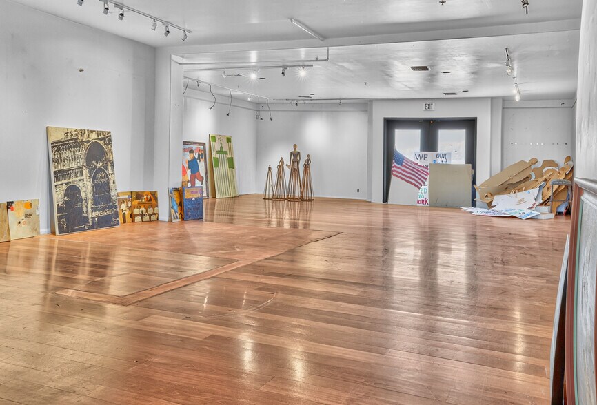 More Photos Of 73951-73995 El Paseo, Palm Desert Storefront For Sale