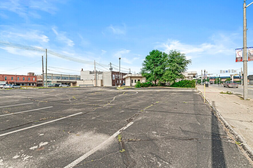 More Photos Of 101 S Anderson St, Elwood Restaurant For Sale