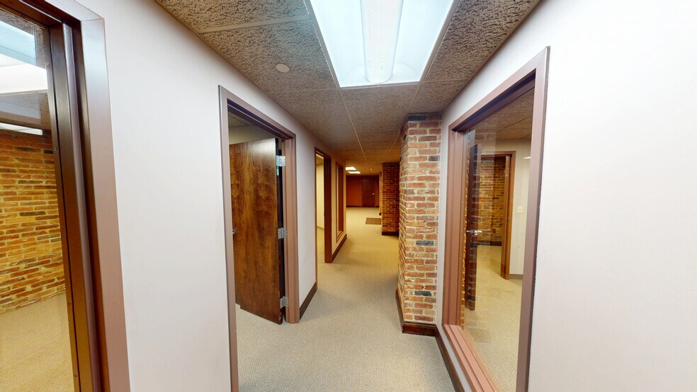 More Photos Of 150 E Market St, Indianapolis Office For Lease