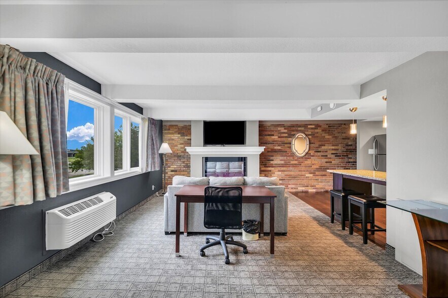 More Photos Of 1907 N Cunningham Ave, Urbana Hotel For Sale
