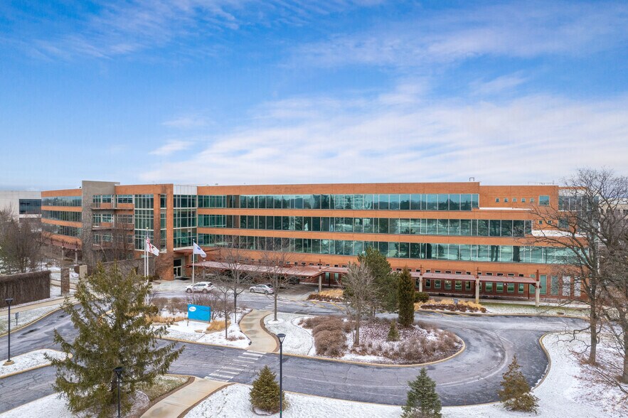 More Photos Of 275 N Field Dr, Lake Forest Office For Lease