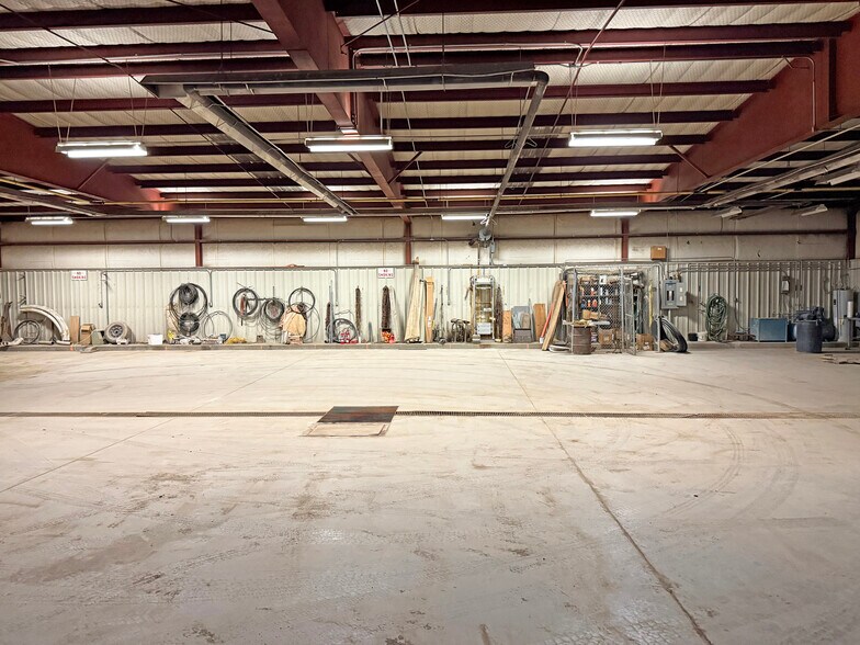 More Photos Of 1512 E Murray St, Rawlins Industrial For Sale