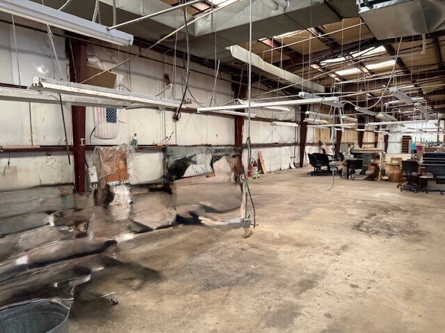 More Photos Of 2340 N Jackson St, Normandy Industrial For Sale