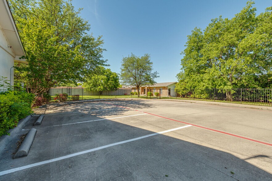 More Photos Of 716 E Main St, Allen Schools For Lease