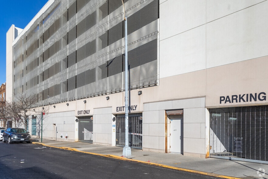 More Photos Of 423 88th St, Brooklyn Parking Garage For Lease