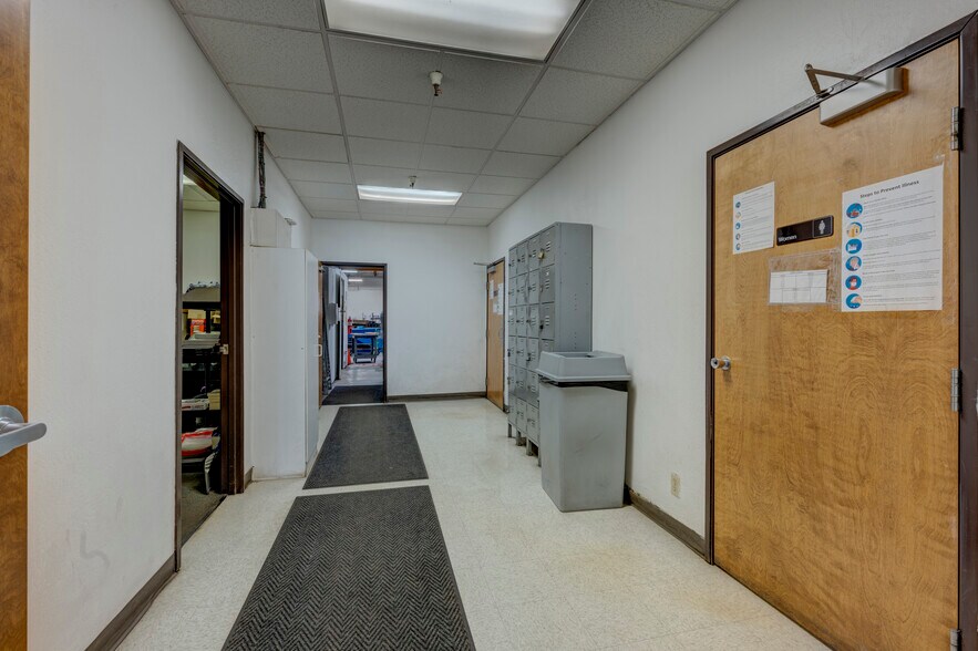 More Photos Of 575-585 Reactor Way, Reno Distribution For Lease