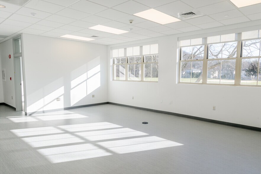 More Photos Of 4 Research Dr, Woodbridge Research And Development For Lease