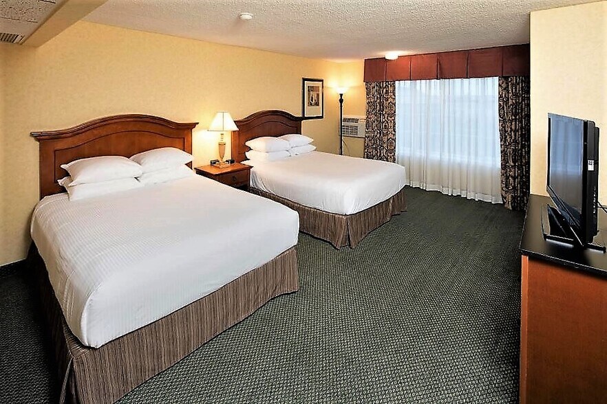 More Photos Of 1929 4th St, Eureka Hotel For Sale