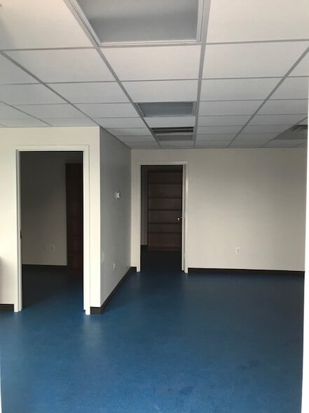 More Photos Of 7428 Westmore Rd, Rockville Service For Lease