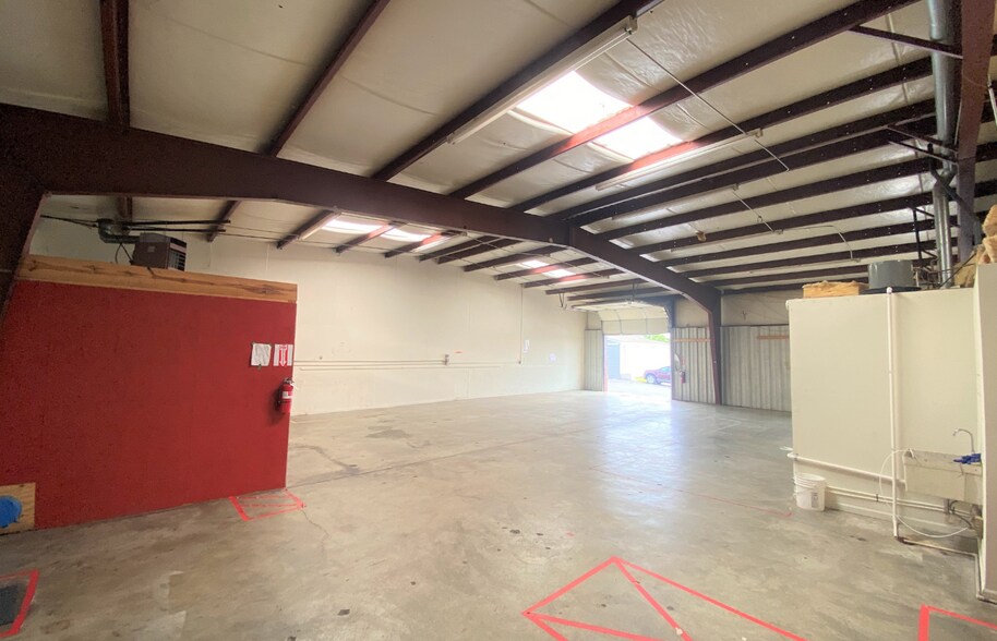 More Photos Of 3783-3785 Peters Creek Rd, Roanoke Office For Sale