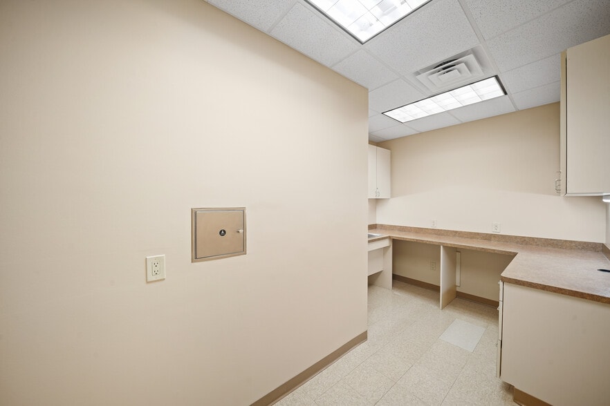 More Photos Of 4626 Riverstone Blvd, Missouri City Medical For Sale